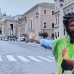 Lorenzo Cherubini Instagram - da @rosario_fiorello a @vivarai2off si sta bene. Lo conosco da quando abbiamo iniziato e ogni volta mi stupisce con la sua arte raffinatissima di farti ridere già prima di iniziare a ridere, e credetemi questa cosa che lui ha e coltiva è potentissima. Sempre un piacere andarlo a trovare. Bella squadra tutti straordinari! @fabrizio_biggio @fede.taddia @maxsabini @raiplay_official @maurocasciari @enricocremonesiofficial @lucatommassinidreamer #vivaraidue #aracataca #evviva