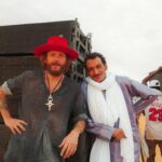 Lorenzo Cherubini Instagram - un anno fa oggi ero ad #agadez in Niger dove sembrava si fosse aperta una fase democratica importante per quella regione bellissima e inguaiata. Ero lì per la musica invitato da @bombino.official al festival de l’Aïr dove ho vissuto giorni indimenticabili nel cuore del Tenerè sahariano. Fantastico. In quell’occasione @ekoguitars_official è riuscita a donare un container di strumenti musicali e attrezzatura per i giovani di Agadez e Niamey. Adesso nessuno sa cosa sta succedendo in quell’area, dopo il colpo di stato militare le notizie non arrivano. Il ricordo di quei giorni e il desiderio di tornare da quelle parti è sempre vivo (perché gli “scambi culturali” ,nonostante l’epoca cinica e disincantata che attraversiamo, sono sempre belli e costruiscono pace e progresso oltre che musica pazzesca). Se vi va su @raiplay_official c’è un filmetto diretto da @giacomotriglia che racconta quel viaggio, si chiama Sahara Jam 🐪 @musicalista_produzioni @tinariwen