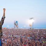 Lorenzo Cherubini Instagram - che storia @jovabeachparty !!! 🌴🇮🇹⚓️☀️🦜❤️ ogni tanto il cell mi ricorda che prima o poi ci rivedremo in mezzo alla musica da qualche parte. Godetevi questo ultimo pezzo di estate gente! un abbraccio a tutti.