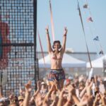 Lorenzo Cherubini Instagram - che storia @jovabeachparty !!! 🌴🇮🇹⚓️☀️🦜❤️ ogni tanto il cell mi ricorda che prima o poi ci rivedremo in mezzo alla musica da qualche parte. Godetevi questo ultimo pezzo di estate gente! un abbraccio a tutti.