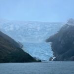 Loreto Aravena Instagram – Un recorrido por fiordos y glaciares 🥰 (esperen ver el siguiente reel!) @hildadelourdessot amo verte feliz!
