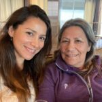 Loreto Aravena Instagram – Días de desconexión total… 
En el zarpe desde Punta Arenas hacia el fin del mundo, días atrás, nada más lindo que verte feliz @hildadelourdessot 🥰