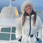 Loreto Aravena Instagram – Días de desconexión total… 
En el zarpe desde Punta Arenas hacia el fin del mundo, días atrás, nada más lindo que verte feliz @hildadelourdessot 🥰