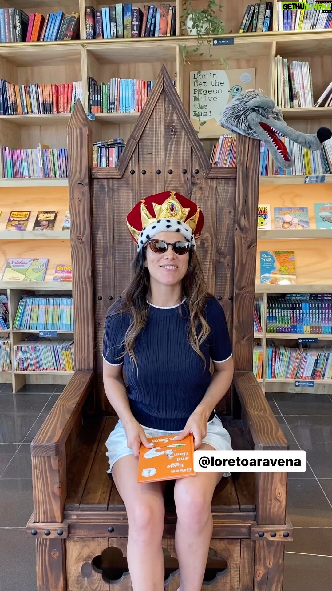 Loreto Aravena Instagram - La GRAN 🎬 Actriz 🎠Loreto Aravena se une a Mindbuilder en el Fomento Lector infantil con esta invitación a los Cuentacuentos que realizamos todos los Sábados a las 12:00 🕛. ¡Los esperamos en Av. Luis Pasteur 5515, local 7 (segundo piso con ascensor y estacionamiento gratis). ¡Muchas gracias @loretoaravena somos tus fans! #porunchilequelee #fomentolector #cuentacuentos