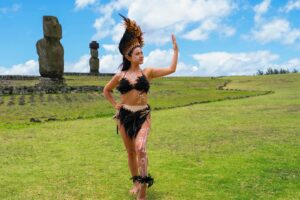 Loreto Aravena Instagram - Madre e hija en libertad!
Sesión de fotos por @arohanui_rapanui y @haumakanuipakarati 
Amo verte feliz @hildadelourdessot 

#rapanui🗿 
#isladepascua
#easterisland