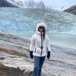Loreto Aravena Instagram – Un recorrido por fiordos y glaciares 🥰 (esperen ver el siguiente reel!) @hildadelourdessot amo verte feliz!