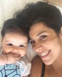 Loreto Aravena Instagram - Ayer cumplí 8 años desde que me convertí en mamá de Ema y ella ya pasó su primer septenio! Y han sido muchas mas las risas estando juntas que los llantos 🥰 Ser madre es la responsabilidad mas grande que tengo y hacer de Ema una persona buena es mi norte. Es querida, sana, inteligente, graciosa, curiosa, amigable, creativa pero por sobretodo FELIZ … que mas se puede pedir? Gracias a la vida por tanto! Gracias Ema por hacerme tan feliz siendo tu mamá! #LoveEma
