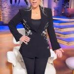 Lori Greiner Instagram - For all of you asking about this jacket I wore on #SharkTank, here you go! 👇 It’s a staple in my closet & it’s by @cinqasept 🥰