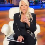 Lori Greiner Instagram - Tonight’s #SharkTank is all of these things…Unique, Fun & Exciting!! Tune in to ABC at 8/7c to see why!! 😉🦈
