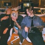 Louane Emera Instagram - Le studio ou rien ♥️