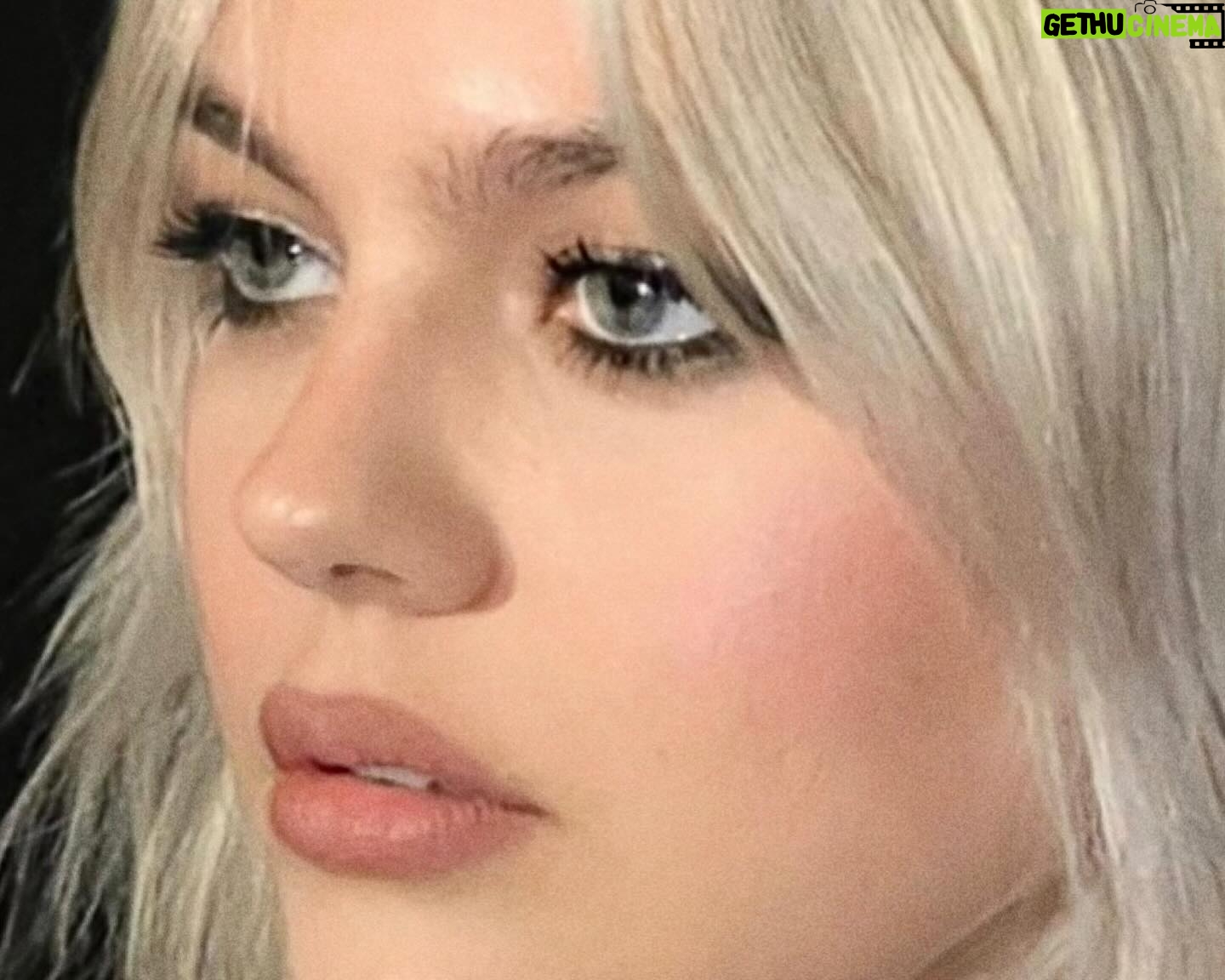 Louane Emera Instagram - • OLYMPIA BACKSTAGE DUMP PARTIE 1 • J’ai jamais été aussi heureuse de ma vie ♥️