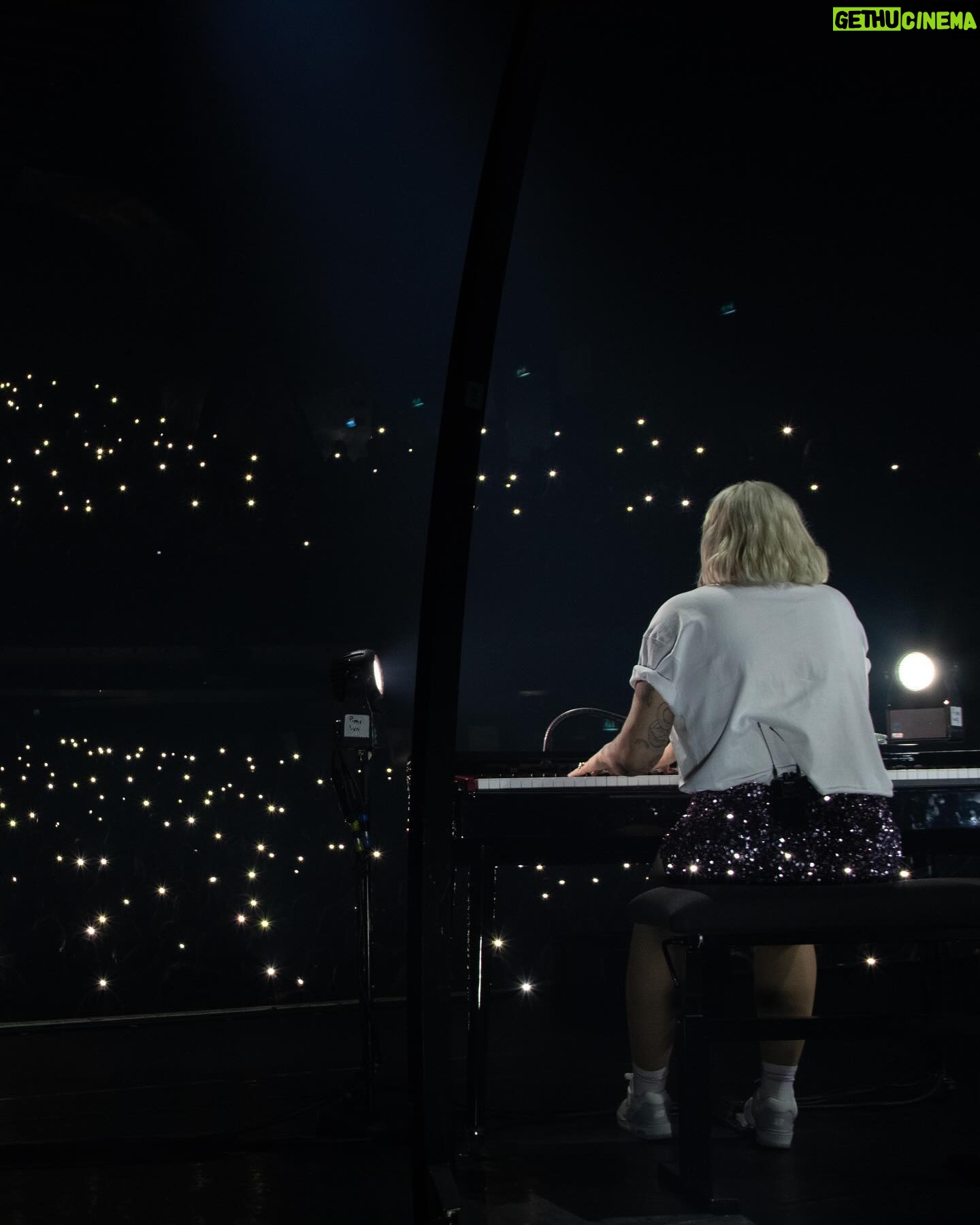 Louane Emera Instagram - @olympiahall mon coeur est tellement rempli de bonheur et d’amour. Merci de nous avoir fait vibrer comme ça. C’était magique, c’était tout ce dont j’avais rêvé et même plus. Je vous aime de tout mon cœur ♥️ Merci @maelle.off @styleto @vacra_honeyflav et @zahodesagazan d’avoir accepté de vivre tout ça avec moi ♥️ Merci mon amour @p3gase il n’y a aucune autre personne au monde avec qui je préfère chanter ♥️ Merci à toutes mes équipes extraordinaires @auguriproductions @onlyprogroup, @teckoff_off et @islanddefjam ♥️ Merci à mes fées @naymrb et @jadegasset_ Merci à la glam team la plus extraordinaire qui existe au monde @rudymarmet @lyana_kantsalieva @siwarcheiakh ♥️ Merci pour les meilleures photos @12bau.er Merci pour les meilleures photos et vidéos @milarunser la Queen ♥️ Merci Florent, Ben, Quentin, Priscille, Alexis, Paul, Cédric, Clement, Tahar, Nani, Aurelie, Aymeric, Romain, Maxime, Paulin, Olivier et évidement Charles ♥️ Je suis rien sans vous ♥️