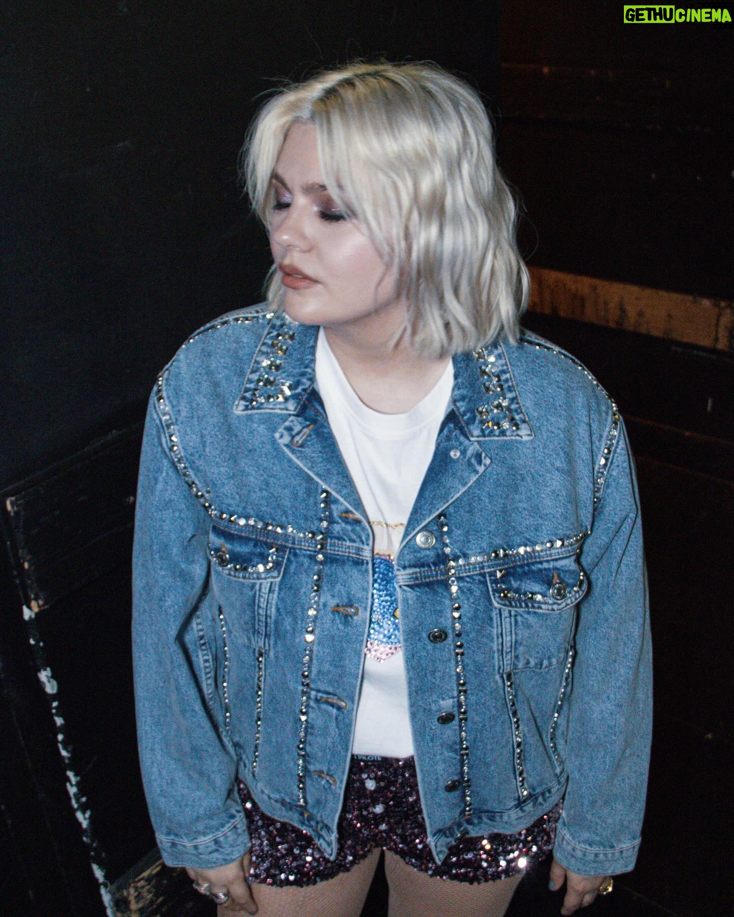 Louane Emera Instagram - @olympiahall mon coeur est tellement rempli de bonheur et d’amour. Merci de nous avoir fait vibrer comme ça. C’était magique, c’était tout ce dont j’avais rêvé et même plus. Je vous aime de tout mon cœur ♥️ Merci @maelle.off @styleto @vacra_honeyflav et @zahodesagazan d’avoir accepté de vivre tout ça avec moi ♥️ Merci mon amour @p3gase il n’y a aucune autre personne au monde avec qui je préfère chanter ♥️ Merci à toutes mes équipes extraordinaires @auguriproductions @onlyprogroup, @teckoff_off et @islanddefjam ♥️ Merci à mes fées @naymrb et @jadegasset_ Merci à la glam team la plus extraordinaire qui existe au monde @rudymarmet @lyana_kantsalieva @siwarcheiakh ♥️ Merci pour les meilleures photos @12bau.er Merci pour les meilleures photos et vidéos @milarunser la Queen ♥️ Merci Florent, Ben, Quentin, Priscille, Alexis, Paul, Cédric, Clement, Tahar, Nani, Aurelie, Aymeric, Romain, Maxime, Paulin, Olivier et évidement Charles ♥️ Je suis rien sans vous ♥️