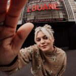 Louane Emera Instagram - 3 @olympiahall 3 @olympiahall remplis 3 @olympiahall remplis d’amour J’ai le cœur à terre. Je vous aime tellement, tellement, tellement fort ♥️ au moins grand comme ça: 🙆🏼‍♀️ 📸 @milarunser 💇🏼‍♀️ @rudymarmet 💄 @lyana_kantsalieva 👗 @siwarcheiakh ( @miumiu @charlottechesnais )
