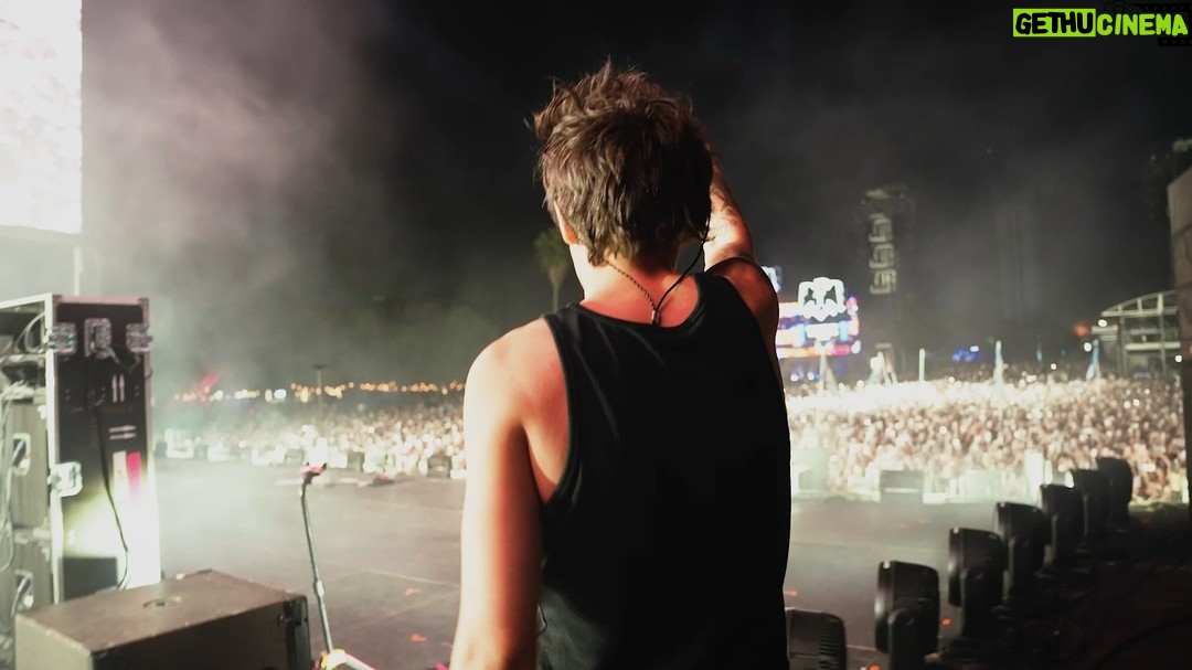 Louis Tomlinson Instagram - The festival was amazing, loved seeing loads of you on the promo trip and now time to bring the tour to LATAM. See you there!