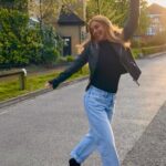 Louise Redknapp Instagram - Positive sunday vibes… always be the best kinda you 🤍✨ xxx