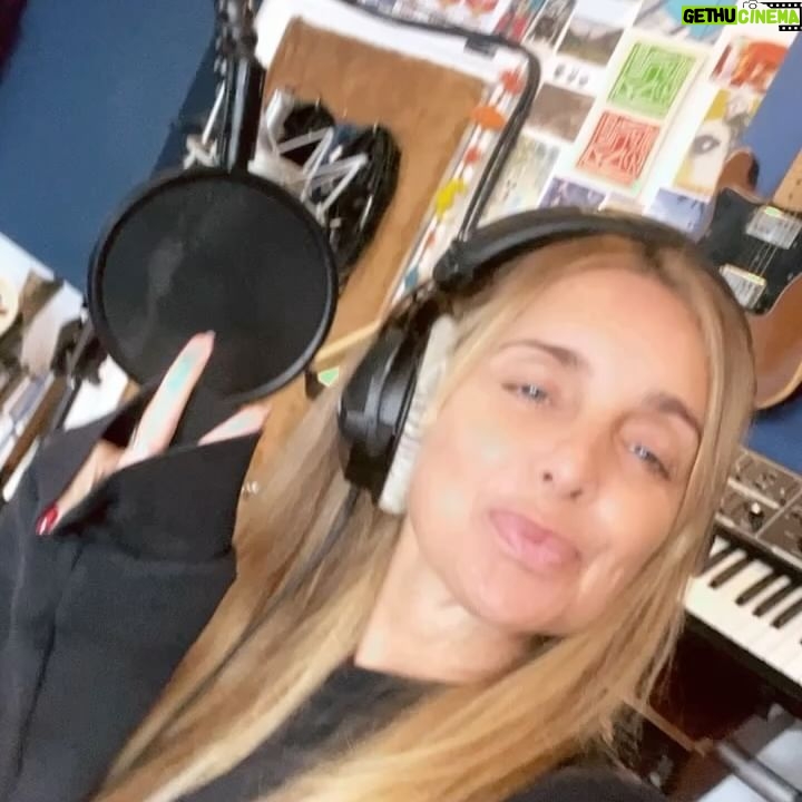 Louise Redknapp - 3 Likes - Studio days with this lovely lot 🤍🎵🎧 @waynehectorh @jonshave @anyajonessongs xxx