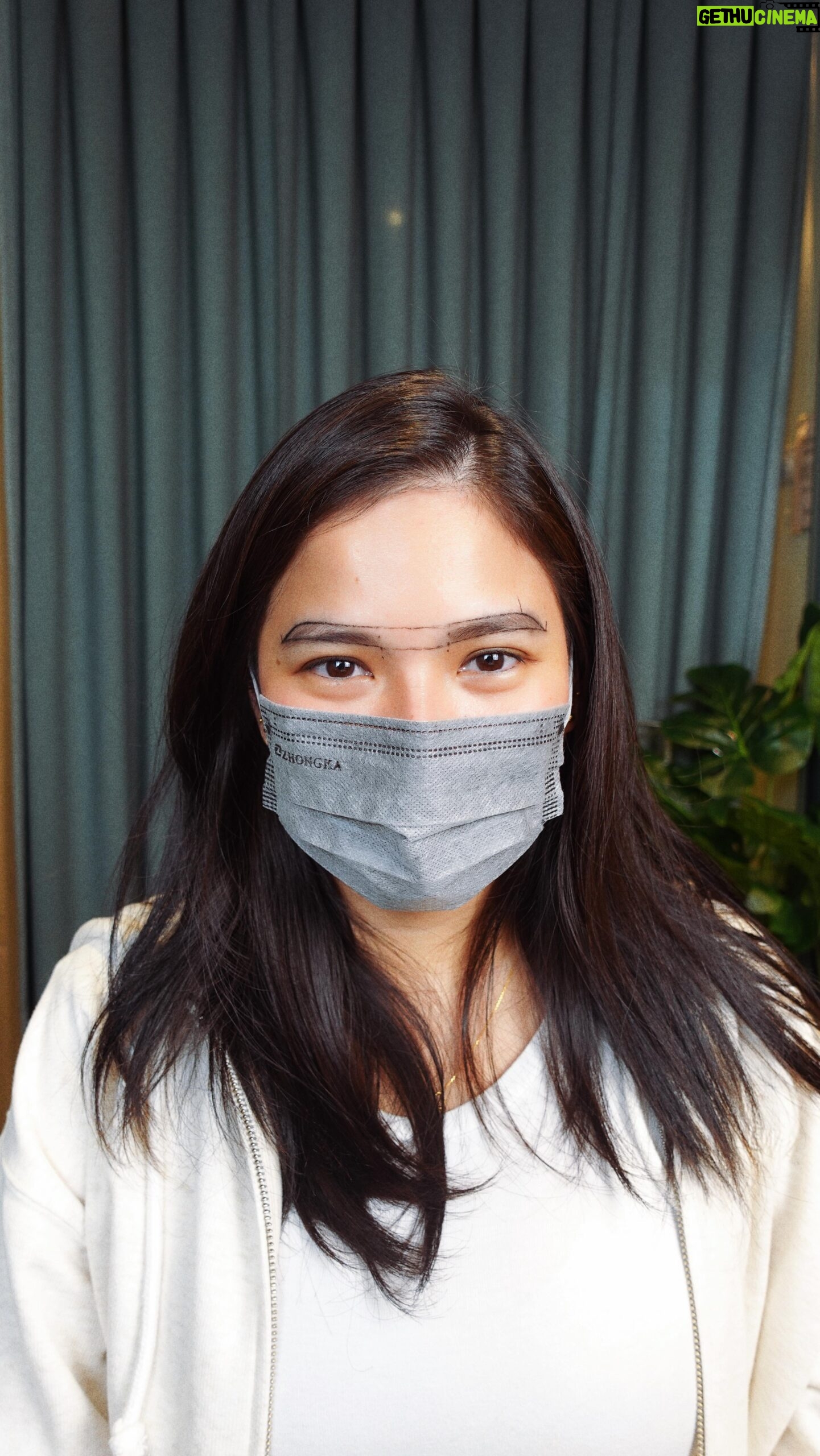 Louise delos Reyes Instagram - After 7 long years I finally got my brows retouched by the eyebrow fairy Ms. @keightywong at the @strokesbeautylab Greenbelt 🩷 I'm so happy to be a part of @browsbykeighty's growing family! Brow Sculpting: @keightywong Brow Shaping: @chanellleva Assisted By: @alyssacrooz Video By: @mlkasantos
