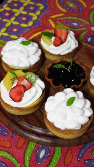 Louise delos Reyes Instagram - weekend "tart" vibe 👩🏻‍🍳

Fresh Fruit Tart 🍓🍇🥝
~ Sweet Pastry
~ Crème Patisserie
~ Almond Cream

Blueberry Tart 🫐
~ Sweet Pastry
~ Frangipane
~ Blueberry Filling

Lemon Tart 🍋
~ Sweet Pastry
~ Lemon Cream
~ Italian Meringue
