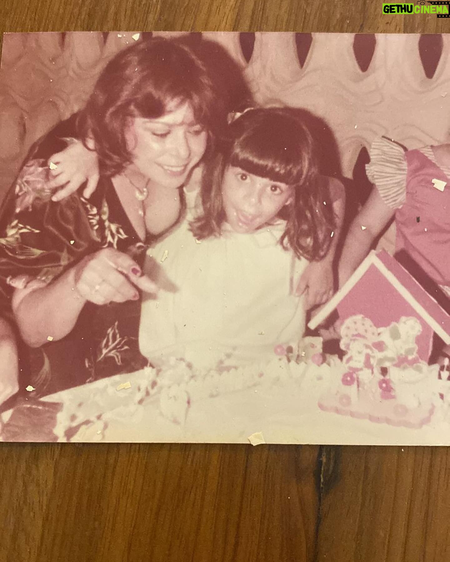 Lourdes Stephen Instagram - No se si hoy es el día de los hermanos pero para mi si lo es! Gracias Señor por los hermanos que me has regalado, han sido y son parte fundamental para mi,brújulas de integridad y valores que han hecho eco en mi vida. Los amo y espero en Dios que nos de larga vida para poder envejecer juntos, y poder seguir disfrutando de su relación irremplazable Los amo ! @lourdesstephen #claudiostephen