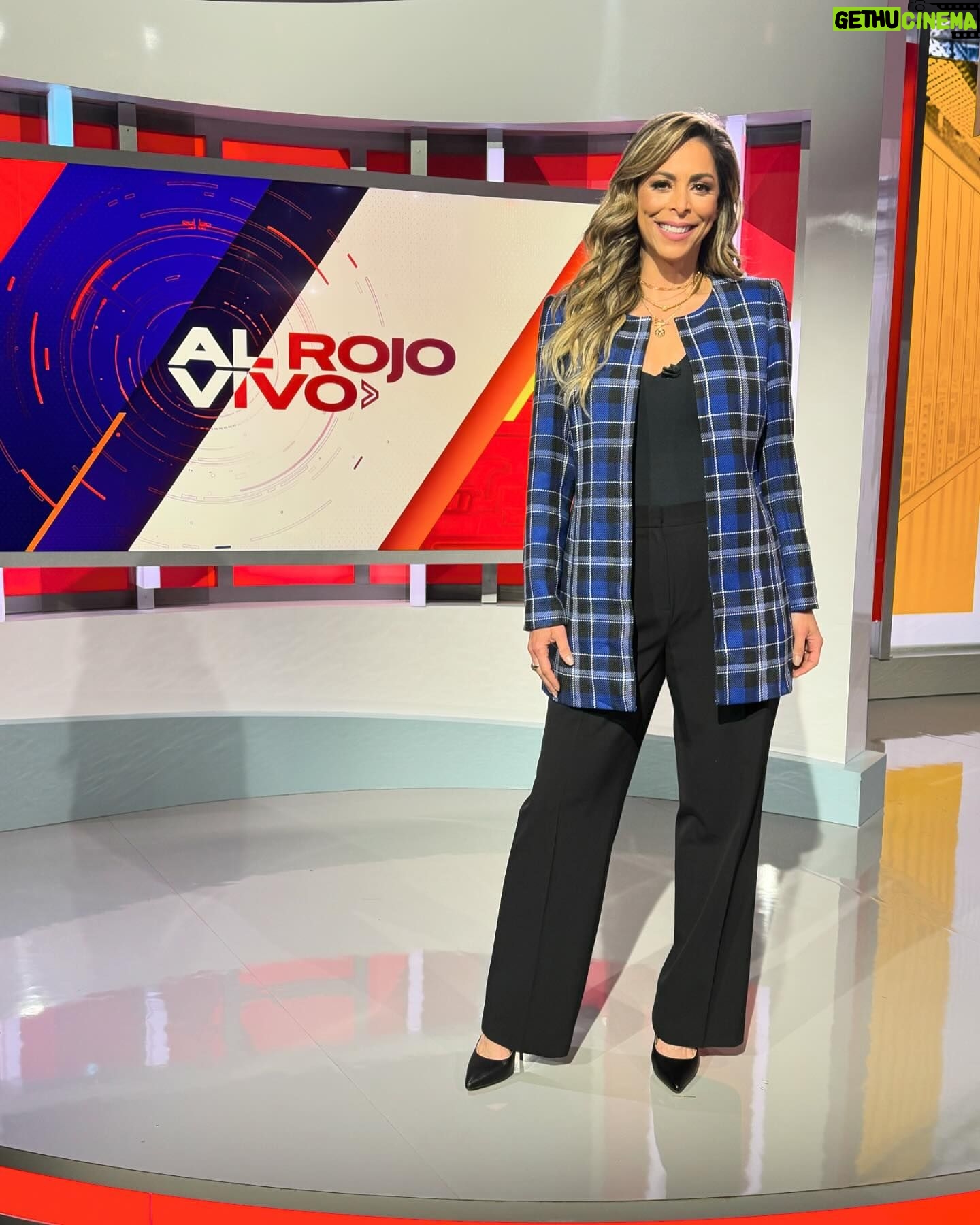 Lourdes Stephen Instagram - Uyyy! Esta semana PRO ME TE! 🔥 Nos vemos en @alrojovivo ❤️🔥