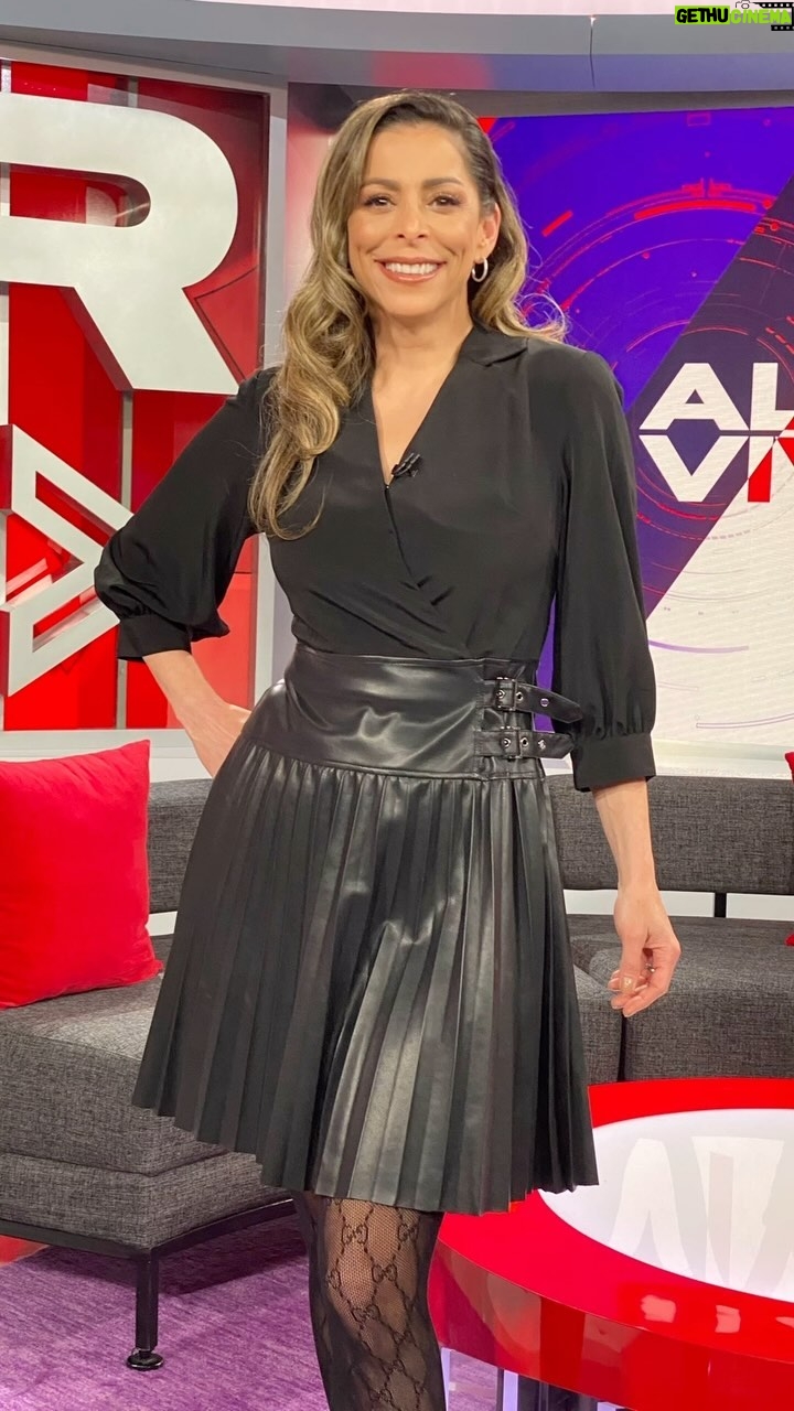 Lourdes Stephen Instagram - Arrancamos con todo! Nos vemos en @alrojovivo ! Style by @readingp Make up @martafuentesmua Hair @siamorauzcategui