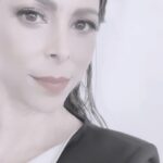 Lourdes Stephen Instagram - Me encantó mi look de hoy - como siempre 🌹! Gracias @martafuentesmua y @siamorauzcategui ! Y a ustedes, les gusta el #wetlook ? @alrojovivo