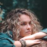 Lua Blanco Instagram - #ReadySetGo nasceu! agora em todas as plataformas e o lyric video amanhã no youtube! 🫠🌼💛✨ composição: Lua Blanco e André Sigaud voz: Lua Blanco guitarra: André Sigaud violino: Rique Meirelles produção: Gugu Peixoto e Rafael Garrafa programação de bateria: Gugu Peixoto e Rafael Garrafa baixo e guitarra: Rafael Garrafa synth: Gugu Peixoto mix e master: Bruno Cunha lyric video direção e roteiro: Lua Blanco diretor de fotografia, montagem e cor: Maurício Maezaka assistência: André Sigaud design gráfico: Kim Flores capa foto: Marcel Blanco figurino: Vanessa Marques beleza: Vivi Gonzo design grático: Kim Flores