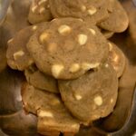 Lua Blanco Instagram - testando uma receita de cookie com gengibre e chocolate branco que aprendi aqui no IG! ficou incrível 😋 thank you @janespatisserie for such an awesome gingerbread nyc cookie recipe 🥰🍪✨ #cookie #gingerbread #chocolatebranco