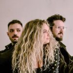 Lua Blanco Instagram - dois anos atrás o projeto @luablancoeaorbita começava e daqui a quatro dias teremos a alegria de lançar o álbum ÓRBITA como conclusão desse processo criativo lindo que vivemos. E no dia 14/12 daremos vida a essa obra num show de lançamento completo, com direito a canções antigas revisitadas e covers amados, quatro músicos incríveis a mais, e ainda show de abertura do meu irmão @blancocdani! esperamos muito você la! link na bio pra garantir o seu ingresso! 💫 edição do vídeo @fromgabe design gráfico @kimflores