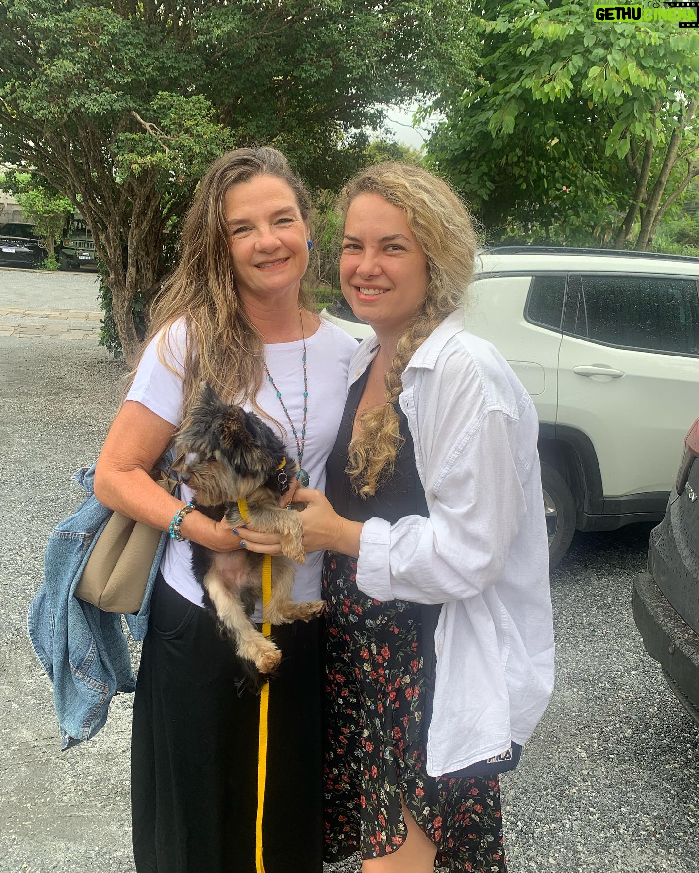 Lua Blanco Instagram - últimos momentos em Itaipava com minha mãe e meu padrasto e o privilégio que foi meu pai e minha madrasta subirem pra me buscar e de quebra todos almoçarmos juntos. esse é o tipo de união dos sonhos e sou muito grata por ter esse gostinho e de família unida! 🥰 @mariacblanco @paulo_lubanco_oficial @billynho_blanco @irisferreira757