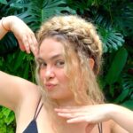 Lua Blanco Instagram - mais uma da série tranças pro verão: como tirar o cabelo do pescoço sem esconder o volume ou os cachos? descubram comigo! e comenta o que achou 👑 #tranças #trançacoroa #cabelo #tutorial #braidsbyme