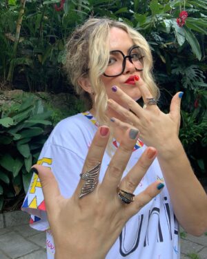 Lua Blanco Instagram - pronta pra ver minha loirinha! obrigada @sol.blancos por me ajudar a personalizar a camisa! que emoção! #theerastour @taylorswift #taylorinrio #swiftie