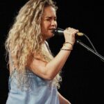 Lua Blanco Instagram - mais fotos do show com meu pai no Teatro Café Pequeno! Já pode querer mais? @billynho_blanco fotos @fromgabe design de luz @andresigaud vestido @imvictorvih make @_tomegeovana