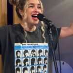 Lua Blanco Instagram - os ensaios pro nosso show de lançamento do álbum Órbita no Rio de Janeiro estão a todo vapor, e aqui apresentamos os músicos maravilhosos que compõem a nossa banda pra este evento! @luablancoeaorbita @lua_blanco @andresigaud @hurdy_rique @blancocdani @heyjucks @wagner.monaco @cjmusicaebemestar 💫 Link na bio pra garantir o seu ingresso! Esperamos vocês! #musica #banda #ensaio
