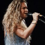 Lua Blanco Instagram - fotos desse show inesquecível da @lua_blanco com o @billynho_blanco foi lindo! ✨🎶🤍 styling: @imvictorvih beauty: @_tomegeovana #show #fotografia #foto #fotodeshow #fotografiadeshow #fotografa #photo #photography #photoshow #luablanco #billyblanco #fyp