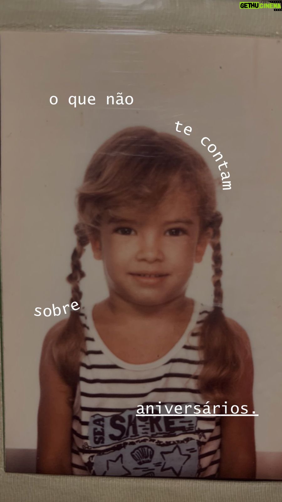 Lua Blanco - 23.2K Likes - TRADUZIR-SE
(Ferreira Gullar)
Uma parte de mim
é todo mundo;
outra parte é ninguém:
fundo sem fundo.
Uma parte de mim
é multidão:
outra parte estranheza
e solidão.
Uma parte de mim
pesa, pondera;
outra parte
delira.
Uma parte de mim
almoça e janta;
outra parte
se espanta.
Uma parte de mim
é permanente;
outra parte
se sabe de repente.
Uma parte de mim
é só vertigem;
outra parte,
linguagem.
Traduzir-se uma parte
na outra parte
— que é uma questão
de vida ou morte —
será arte?
~~~~~~~~
vídeo: curadoria e edição @fromgabe
áudio: tradução minha do áudio da @eviewhy
my translation of the @eviewhy “Birthdays” post, inspired by Sandra Cisneros’ “Eleven”, also posted by @jenniferaniston ♥️🎂