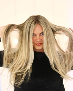 Lua Blanco Instagram - começando a semana de Taylor no Rio lembrando do loiro deuso que @rosangelaaraujo fez no meu cabelo mês passado. será que ele também never goes out of style? 😵♥️

📷 @samuca_pb 
@1838jardimamerica
