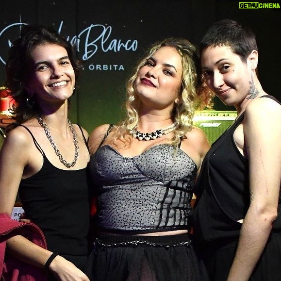 Lua Blanco Instagram - post de apreciação dos amigos e familiares que foram no nosso show semana passada! temos aqui alguns registros, mas faltou fotografar muita gente e eu sou completamente grata a todos por nos apoiarem nesse lançamento e por tornar essa noite ainda mais especial! amo vocês ♥️ @luablancoeaorbita 📷 @fromgabe