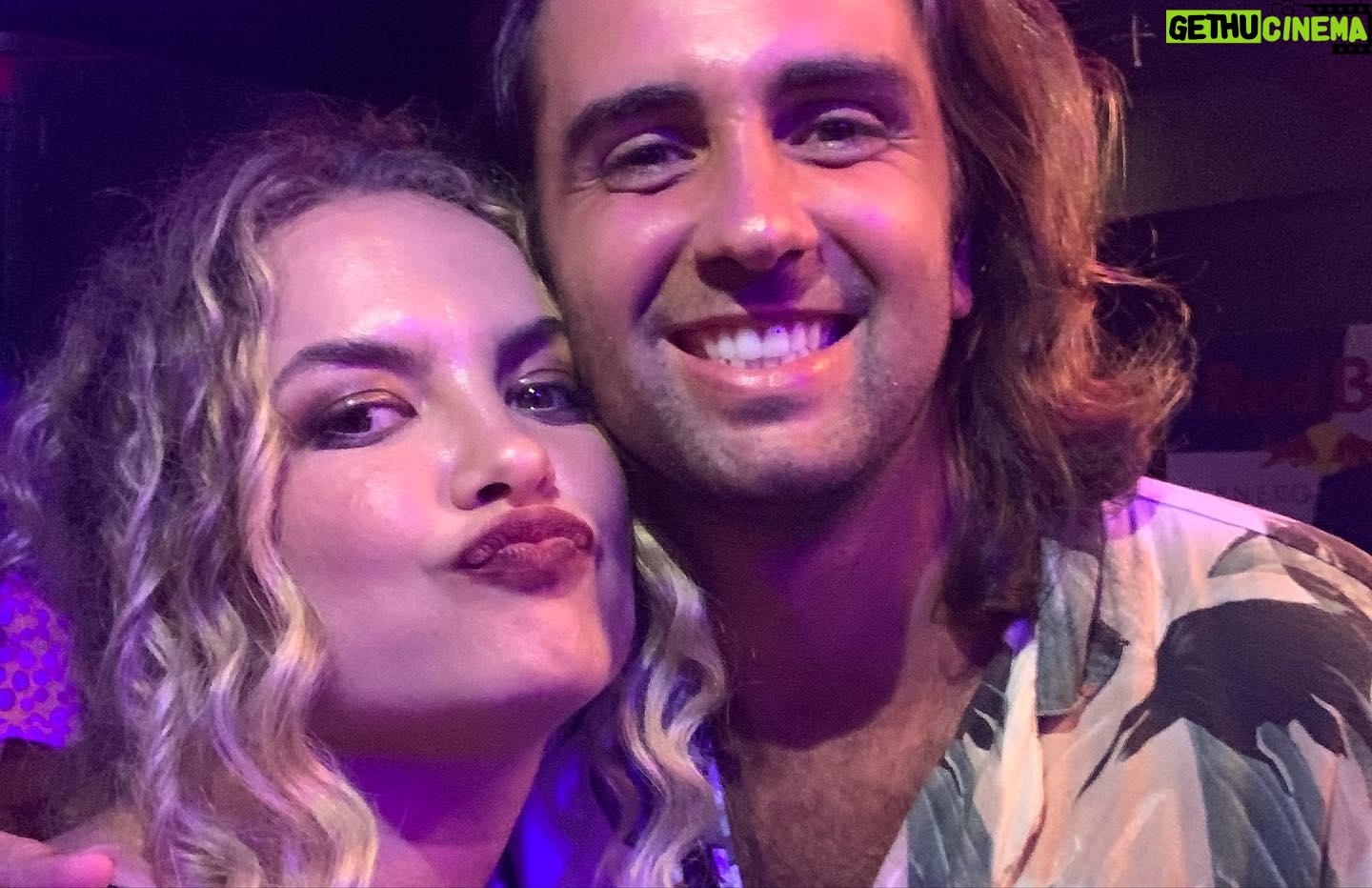 Lua Blanco Instagram - post de apreciação dos amigos e familiares que foram no nosso show semana passada! temos aqui alguns registros, mas faltou fotografar muita gente e eu sou completamente grata a todos por nos apoiarem nesse lançamento e por tornar essa noite ainda mais especial! amo vocês ♥️ @luablancoeaorbita 📷 @fromgabe