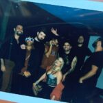 Lua Blanco Instagram – post de apreciação dos amigos e familiares que foram no nosso show semana passada! temos aqui alguns registros, mas faltou fotografar muita gente e eu sou completamente grata a todos por nos apoiarem nesse lançamento e por tornar essa noite ainda mais especial! amo vocês ♥️
@luablancoeaorbita
📷 @fromgabe