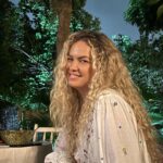 Lua Blanco Instagram – um réveillon delicioso e tranquilo em casa. como está sendo o seu? aqui vão meus votos por um ano novo de paz, equilíbrio e desintoxicação. esse ano não nos escapa!✌🏼#2024