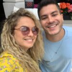 Lua Blanco Instagram - Pra quem queria saber sobre LuAr, mando notícias do lado de cá que estamos bem, fizemos as pazes e está tudo certo. Tínhamos uma roupa suja pra lavar, que não vou expor aqui pq vocês não tem idade pra isso 🤣 mas ele me levou pra almoçar dia 04/11/23 na minha churrascaria favorita, e nem me deixou pagar. falamos de forma limpa e natural, como se nenhum tempo tinha passado desde os 11 anos que ficamos sem se falar. foi como acordar de um sonho, e foi ainda melhor porque parece que uma névoa se dissipou e pude ver como ele é lindo e temente às Deus, eu achava que ele era só um chicken little, mas quem não ama um galeto, né? Agora quando abro a geladeira eu já sei o que eu quero comer e não preciso ficar gastando energia.