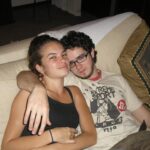 Lua Blanco Instagram - essa semana choveu #tbt na minha horta! minha antiga turma da faculdade de Letras abriu um grupo pra combinar um reencontro, e em uma semana já estamos inundados de recordações e fotografias perdidas da época pré smartphone. obrigada @quel87_ e @influencerentediada por terem fotografado tanto e terem esses arquivos guardados. selecionei algumas das muitas fotos pra mostrar pra vcs como eu era com 20 anos.🥹🥰 ps: as fotos 1 e 2 são do primeiro ensaio da nossa banda ever, na casa da minha família e que marcou o início de uma era. fico muito feliz e grata de ver que continuo fazendo música com os meninos e que minhas melhores amigas continuam na minha vida desde aquela época. ♥️