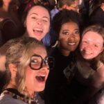 Lua Blanco Instagram - ontem vi um dos maiores espetáculos que já vi na vida, passei o maior calor que já passei na vida, e me diverti como nunca! que alegria finalmente cantar essas músicas ao vivo! meus sentimentos à família e amigos da ana benevides, a fã que perdemos no início do show. espero que medidas sejam tomadas pra todo mundo ter água e condições decentes nos shows daqui pra frente. @taylorswift #therastour