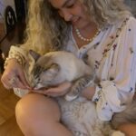 Lua Blanco Instagram – um réveillon delicioso e tranquilo em casa. como está sendo o seu? aqui vão meus votos por um ano novo de paz, equilíbrio e desintoxicação. esse ano não nos escapa!✌🏼#2024