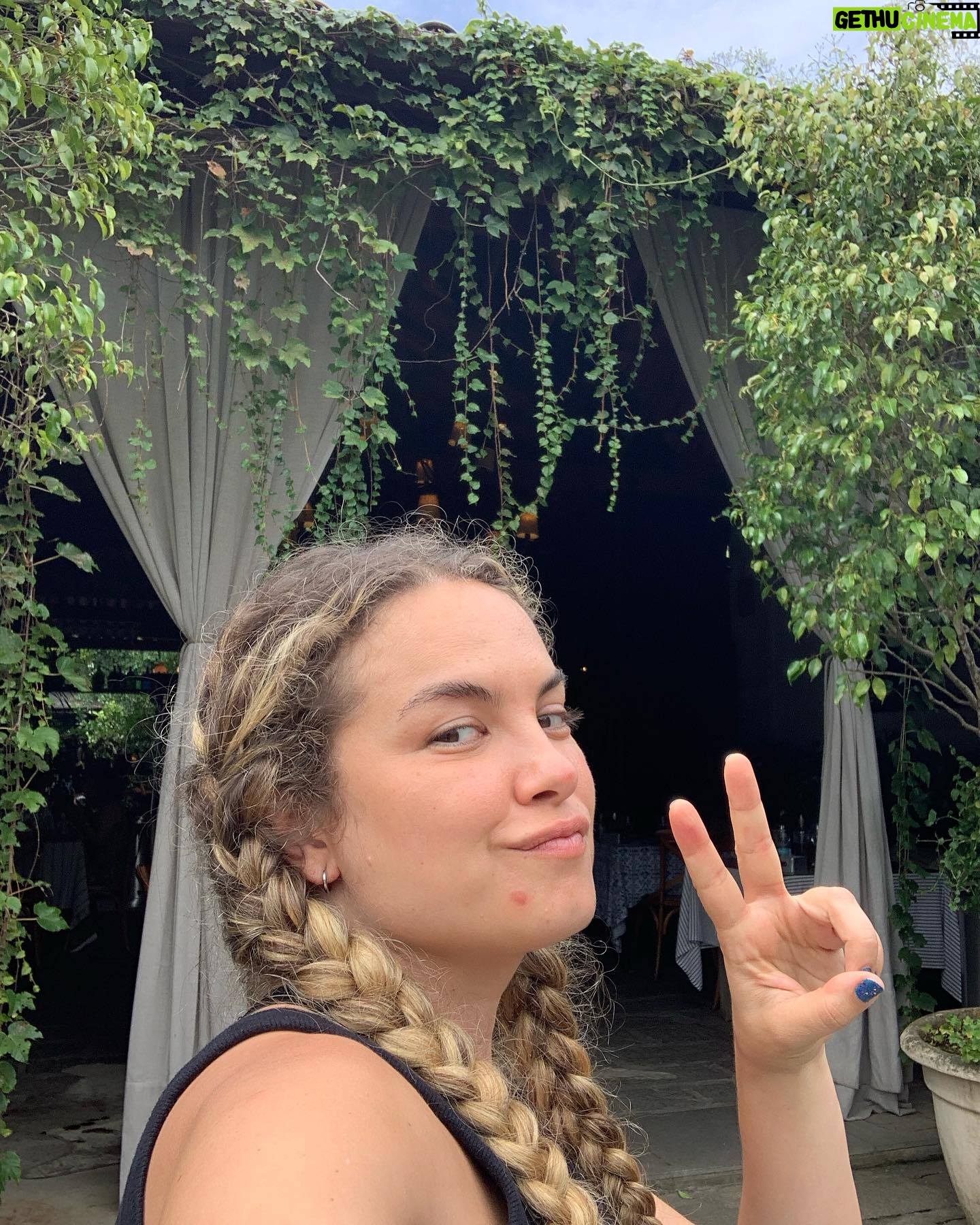 Lua Blanco Instagram - últimos momentos em Itaipava com minha mãe e meu padrasto e o privilégio que foi meu pai e minha madrasta subirem pra me buscar e de quebra todos almoçarmos juntos. esse é o tipo de união dos sonhos e sou muito grata por ter esse gostinho e de família unida! 🥰 @mariacblanco @paulo_lubanco_oficial @billynho_blanco @irisferreira757
