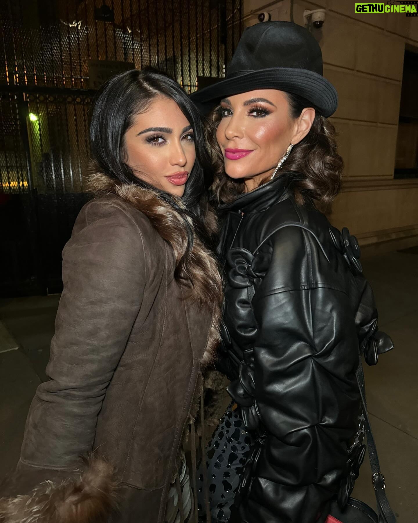 Luann de Lesseps Instagram - Spotted…at the Regency?! 😱It’s not about Tom, it’s about Lola😘 love you, girl! See you in LA at @thewiltern for Marry F Kill! February 16th, get your tickets at countessluann.com 💥 📸 & 💄 @spencerwellscreative @sephora @lancomeofficial @armanibeauty
