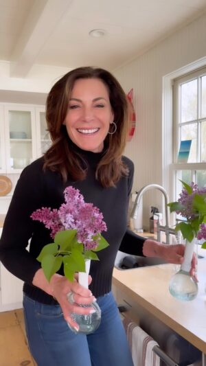 Luann de Lesseps Instagram - I can buy myself flowers…🌸 @mileycyrus