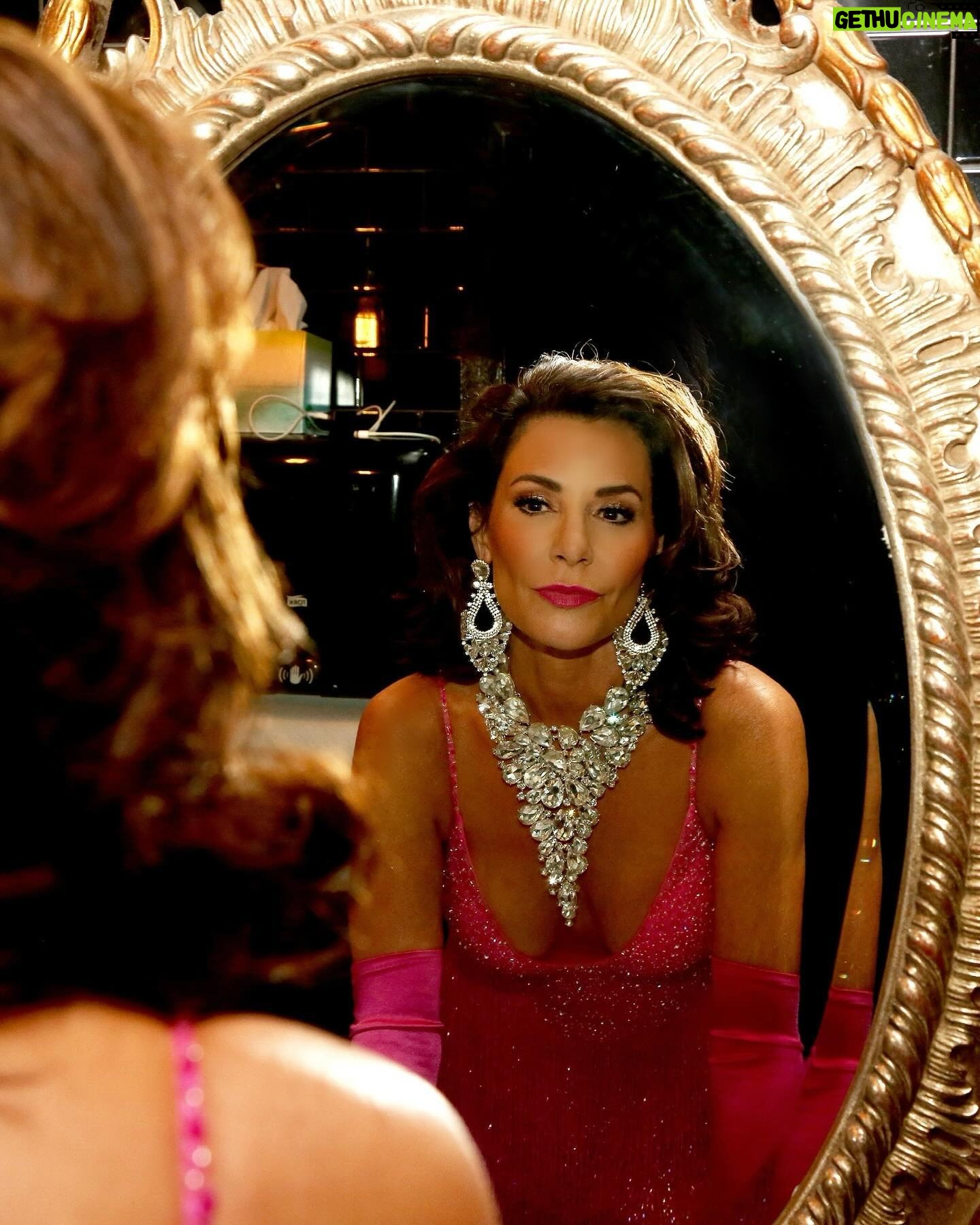 Luann de Lesseps Instagram - Little me is about to hit the big stage at @Foxwoods! Can’t wait to get back home ❤️Connecticut…March 2nd All new show #MarryFKill - tickets, countessluann.com🍎💥 #tbt 📸 @bruglikas 💄 💇♀️ @spencerwellscreative